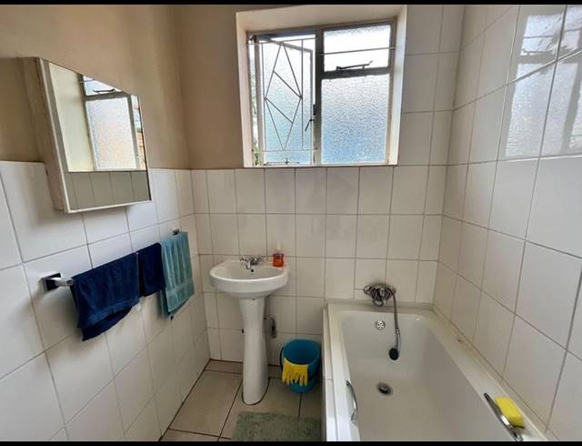 3 BEDROOM APARTMENT FOR SALE IN SUNNYSIDE